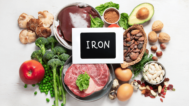 iron-rich spinach and citrus salad to support healthy blood